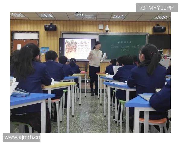 《聚焦赛季发展与球队表现的全景分析》